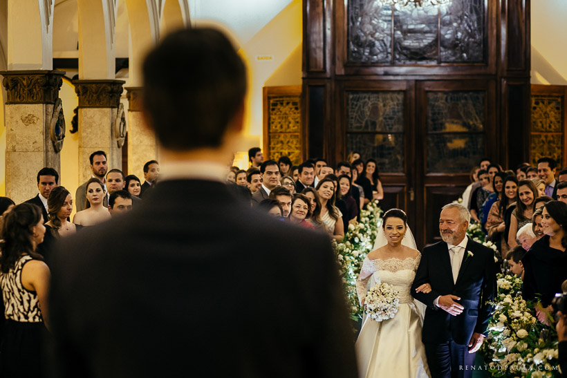entrada da noiva na igreja