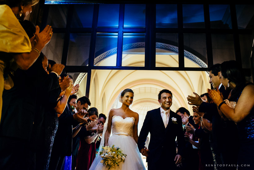 saída da igreja no casamento na paroquia assunção de nossa senhora